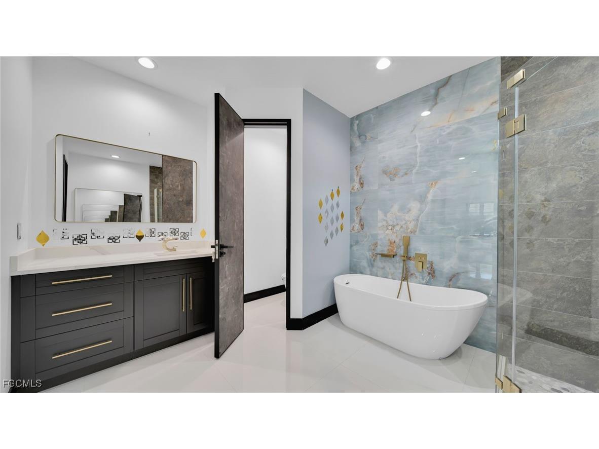 113 SW 37 Avenue Cape Coral FL 33991 2025016100 image18