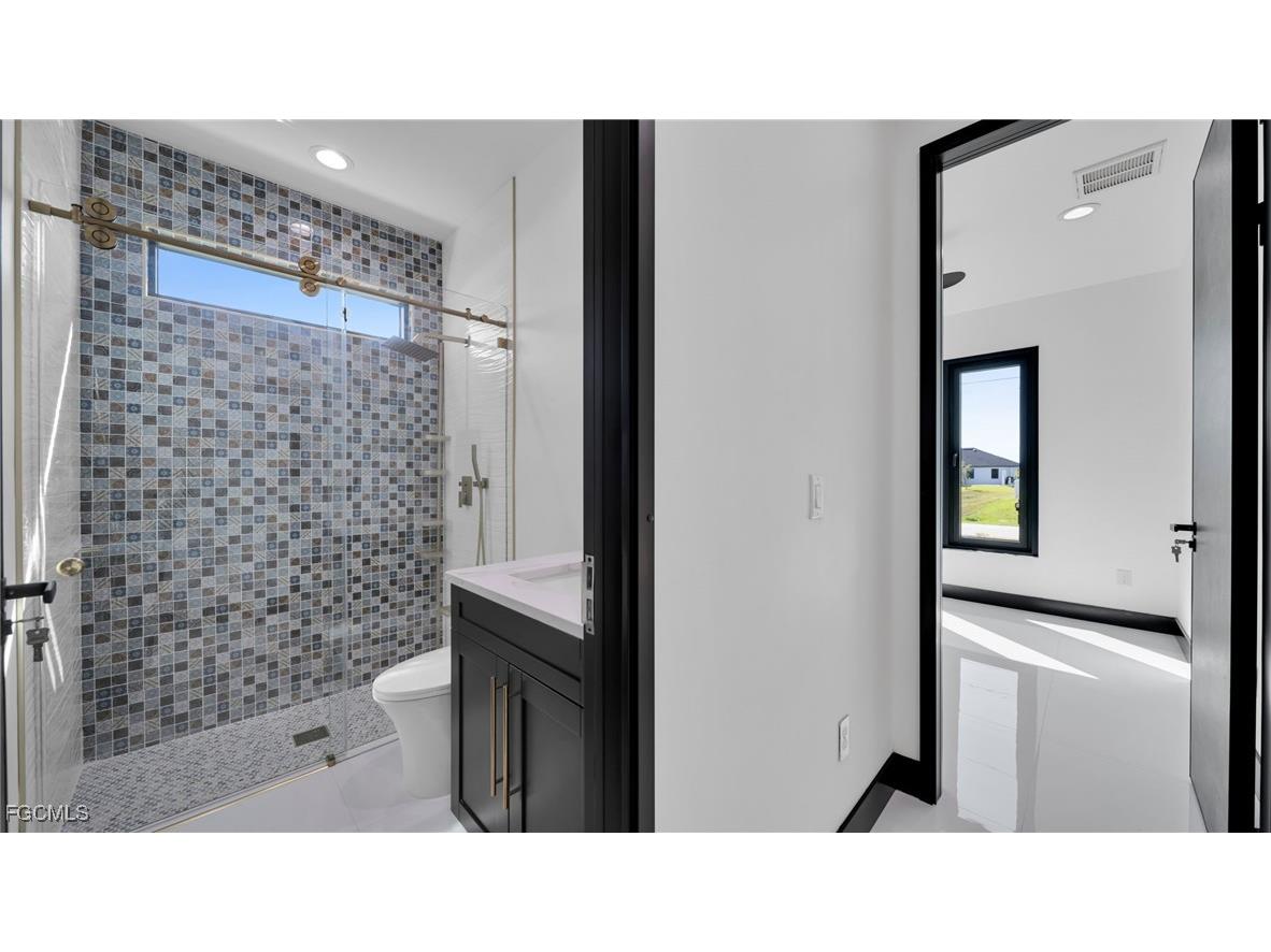 113 SW 37 Avenue Cape Coral FL 33991 2025016100 image20