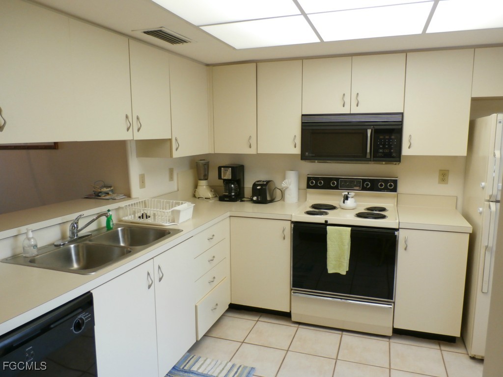 11300 Caravel Circle #210 Fort Myers FL 33908 2025000368 image3