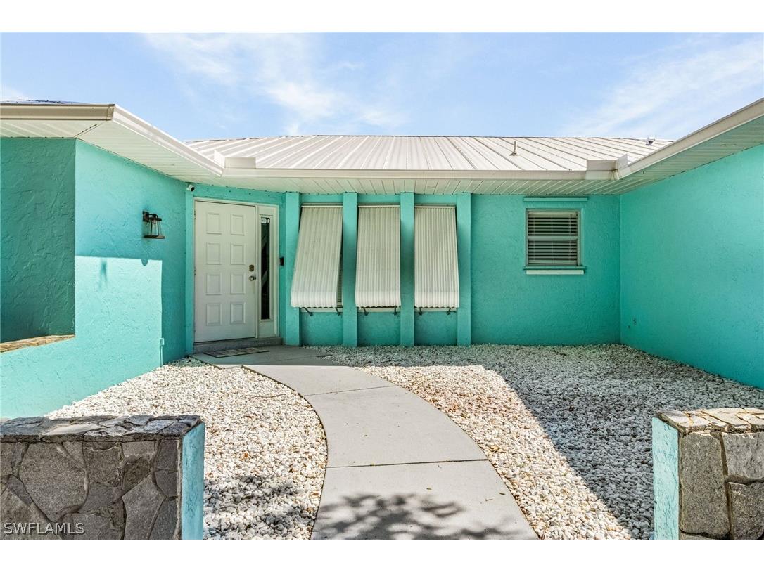 1131 SE 34th Terrace Cape Coral FL 33904 224051285 image1