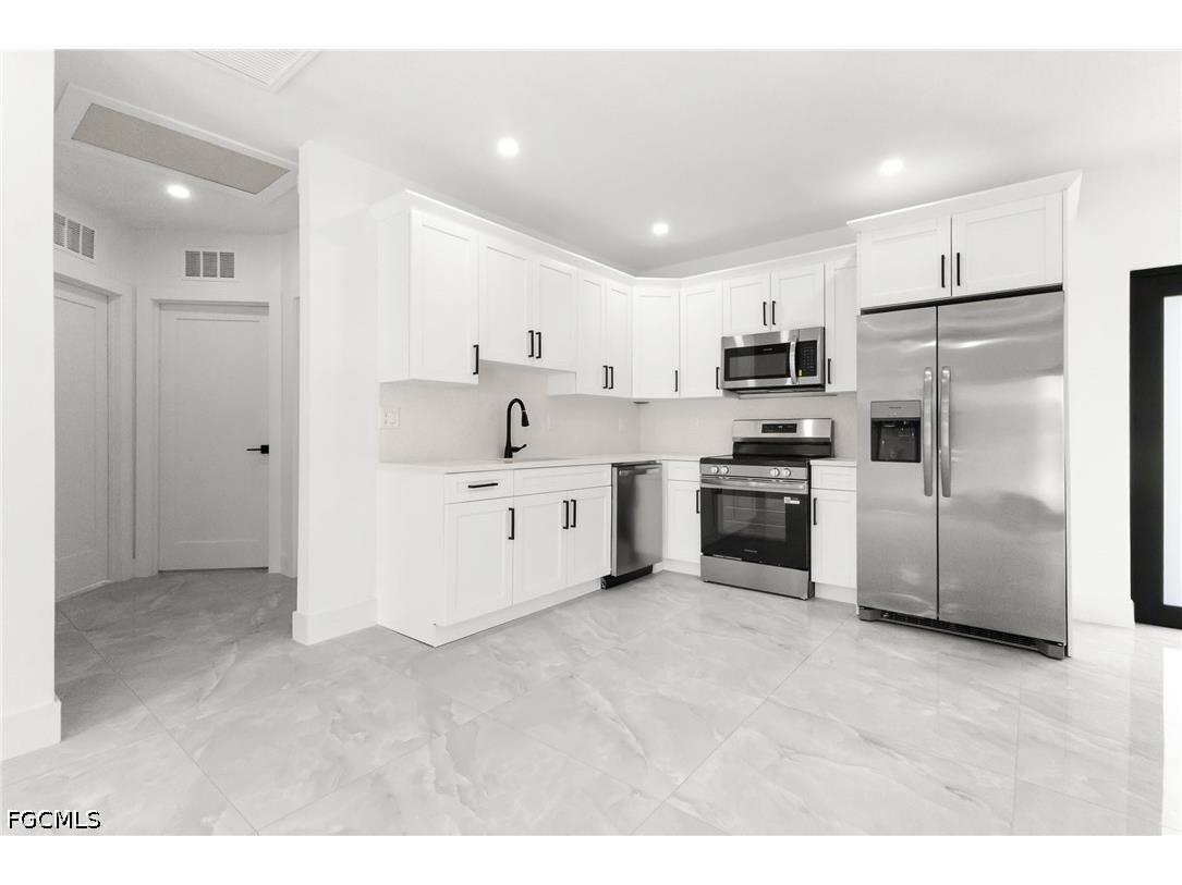 1137 Essex Street E Lehigh Acres FL 33974 2026015488 image7