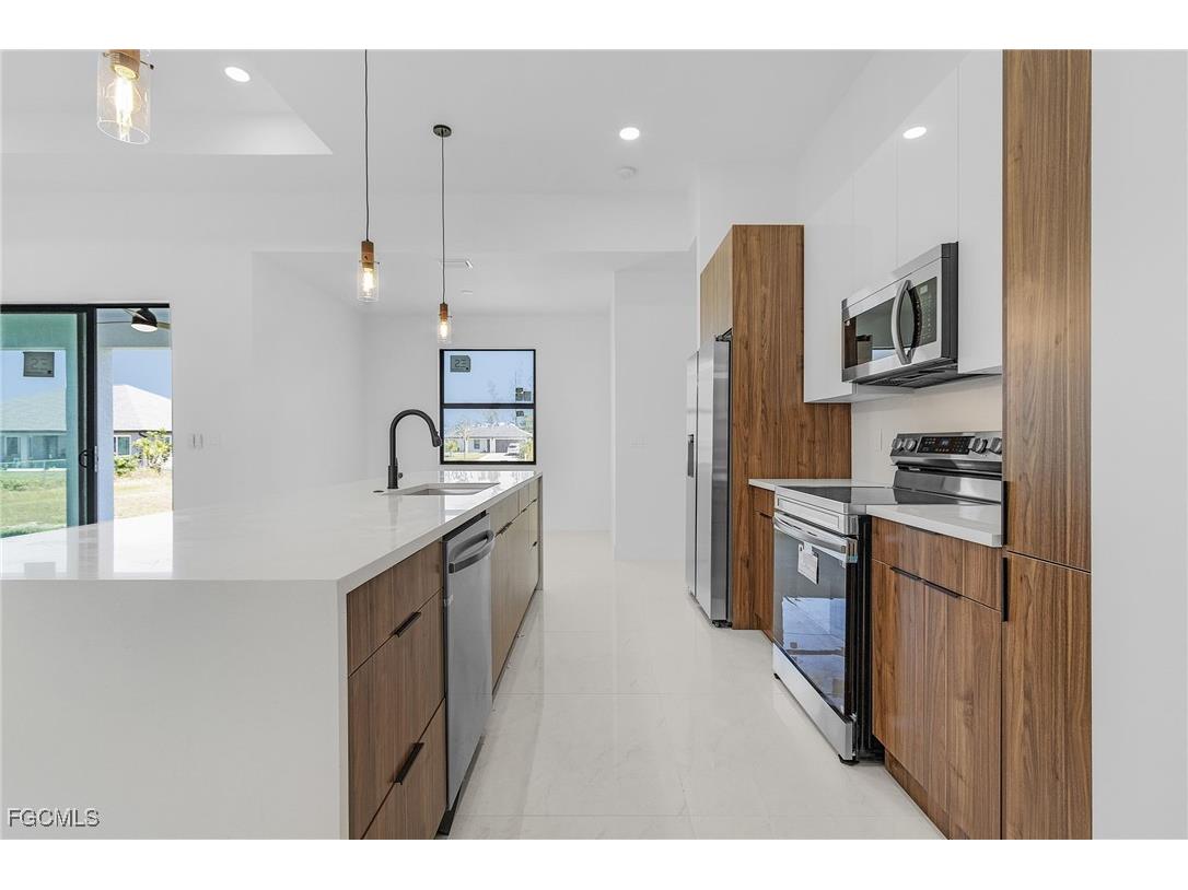 1143 NW 27th Place Cape Coral FL 33993 2025017219 image8