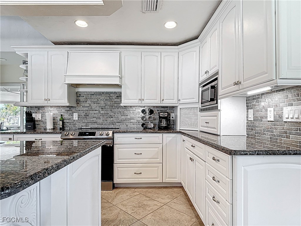 11481 Rebecca Circle Fort Myers Beach FL 33931 2025021095 image9