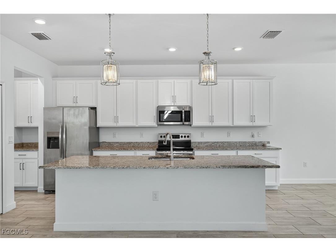 11484 Canopy Loop Fort Myers FL 33913 2025020887 image3