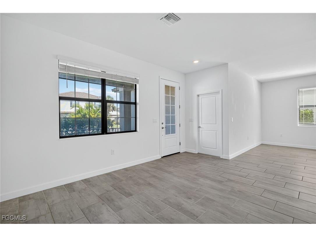 11484 Canopy Loop Fort Myers FL 33913 2025020887 image8