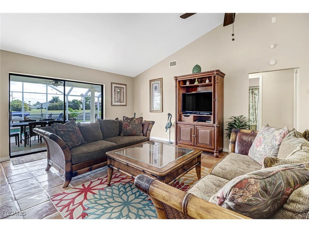 115 SW 12th Terrace Cape Coral FL 33991 2025010732 image5