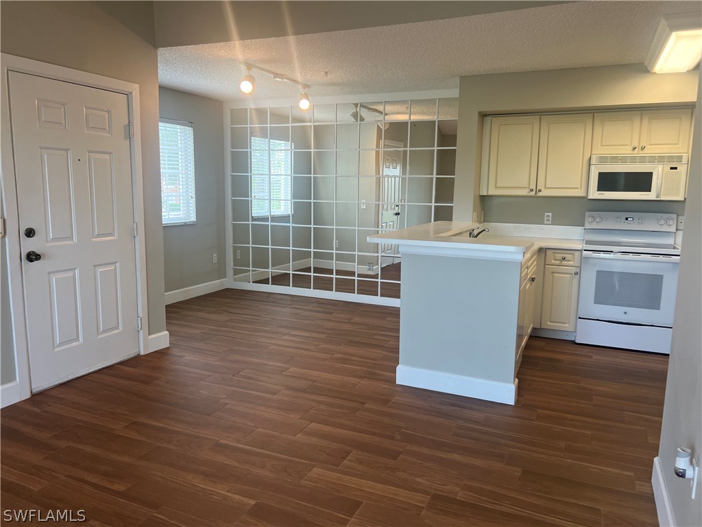 1150 Wildwood Lakes Boulevard #208 Naples FL 34104 224043715 image1