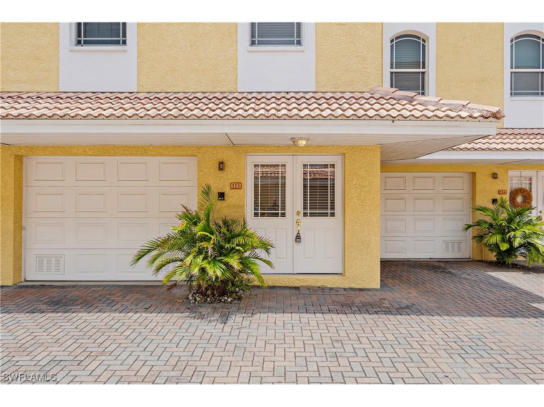 11555 Gulf Blvd Treasure Island FL 33706 223031735 image1