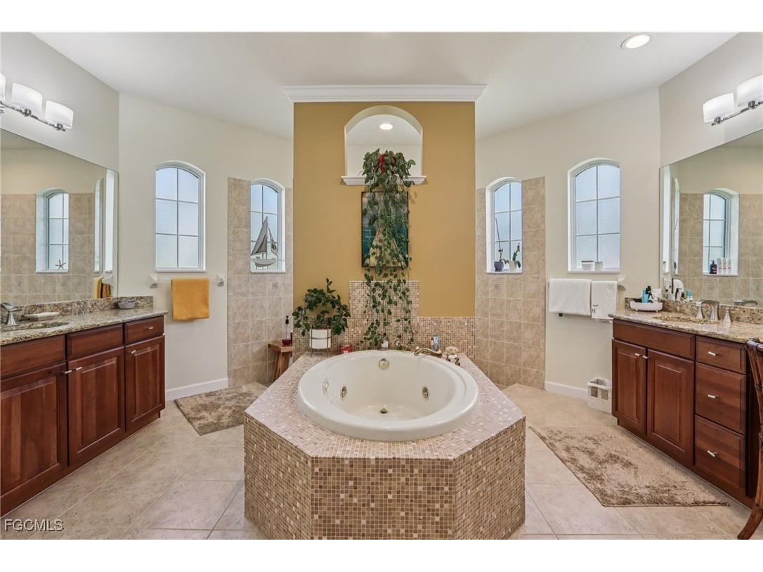 11558 Royal Tee Circle Cape Coral FL 33991 2025012683 image22