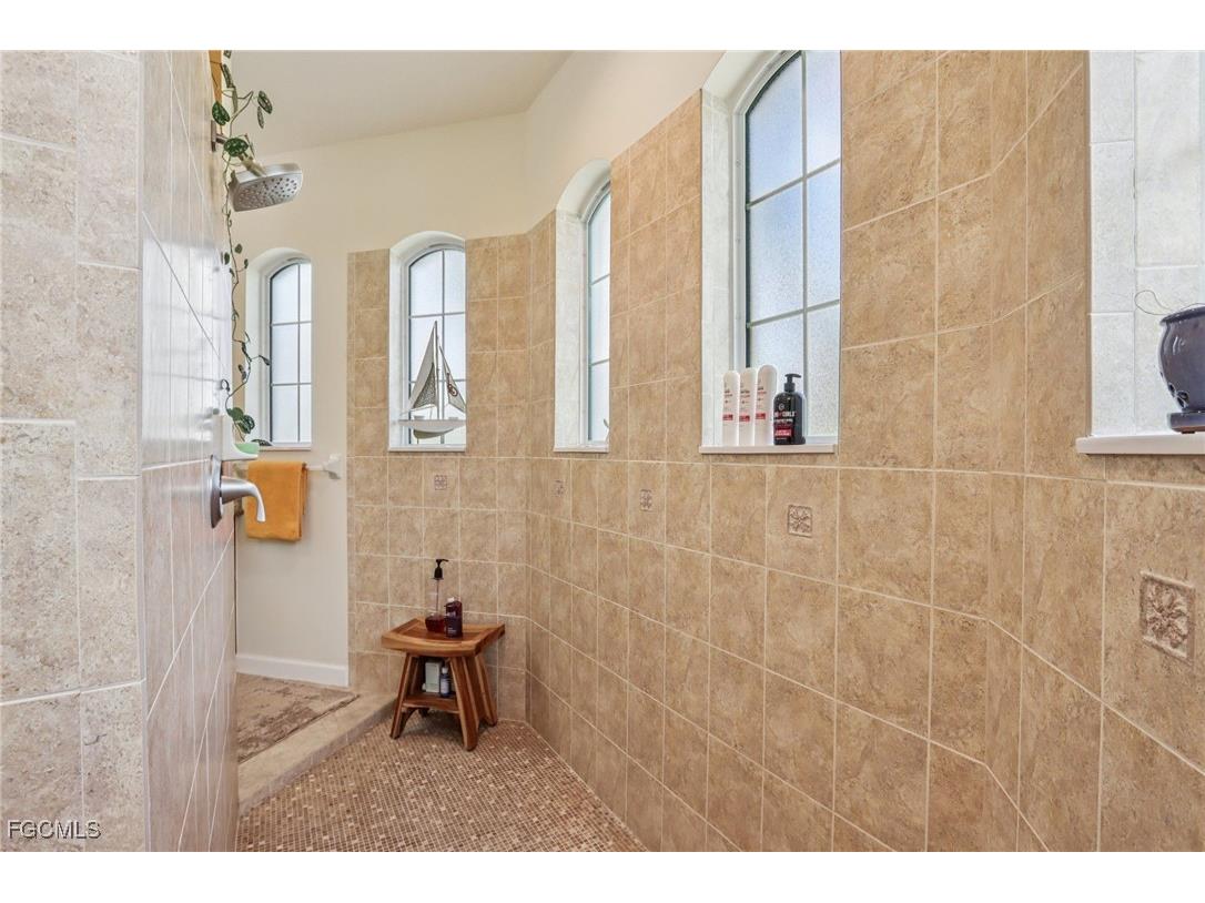 11558 Royal Tee Circle Cape Coral FL 33991 2025012683 image24