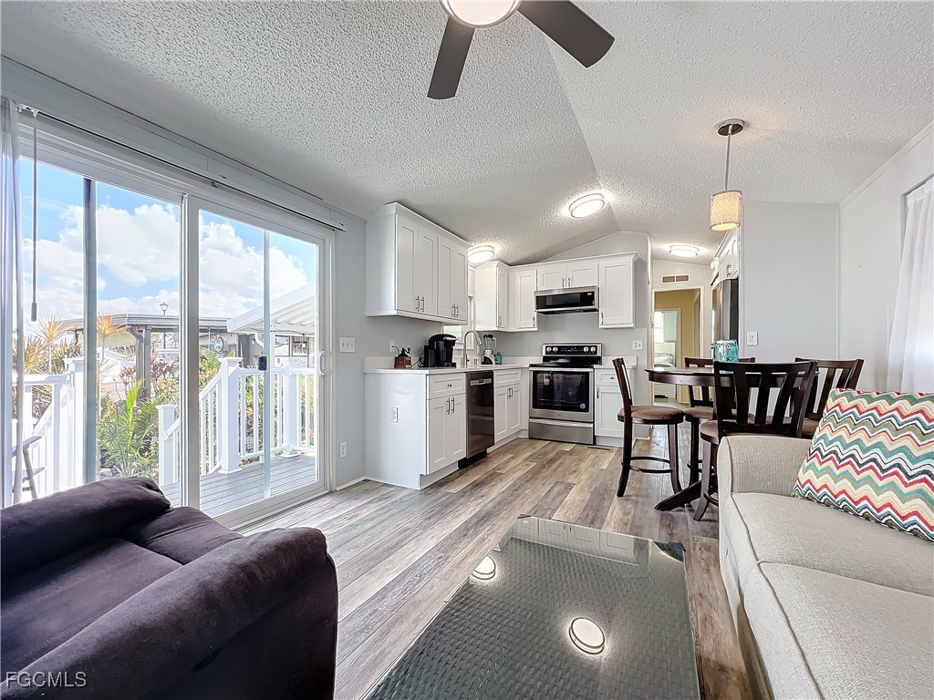 11561 Blue Warbler Drive Fort Myers FL 33908 2025012692 image4