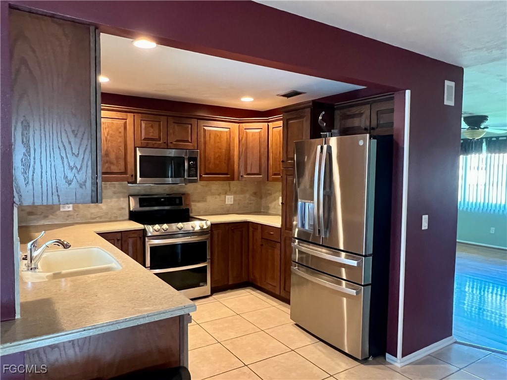 1158 SE 32nd Street Cape Coral FL 33904 2025006607 image4