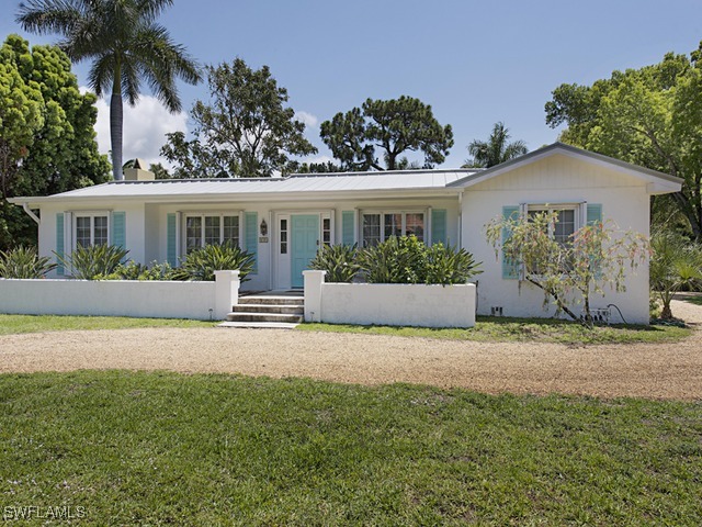 116 3rd St N Naples FL 34102 225056745 image1