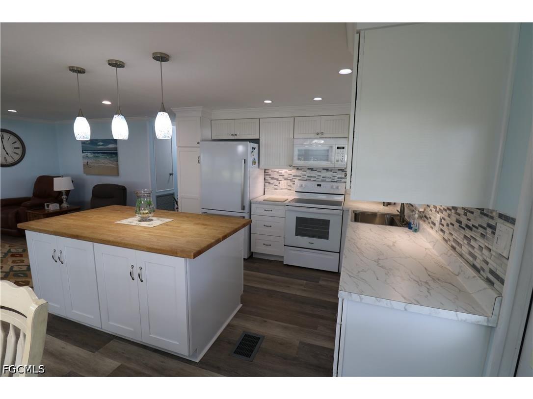 116 Coachlight Drive Fort Myers FL 33908 2026019847 image10