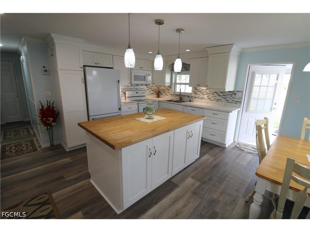 116 Coachlight Drive Fort Myers FL 33908 2026019847 image9