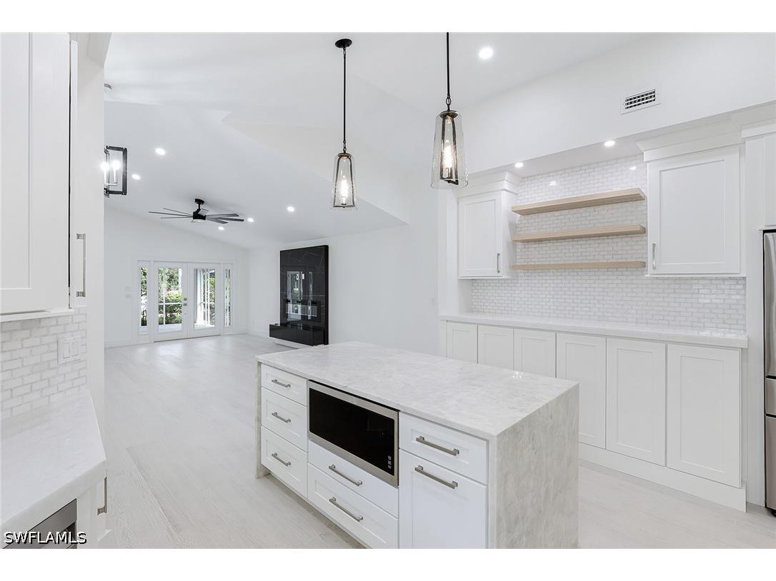 116 Fountain Circle Naples FL 34119 226018734 image10