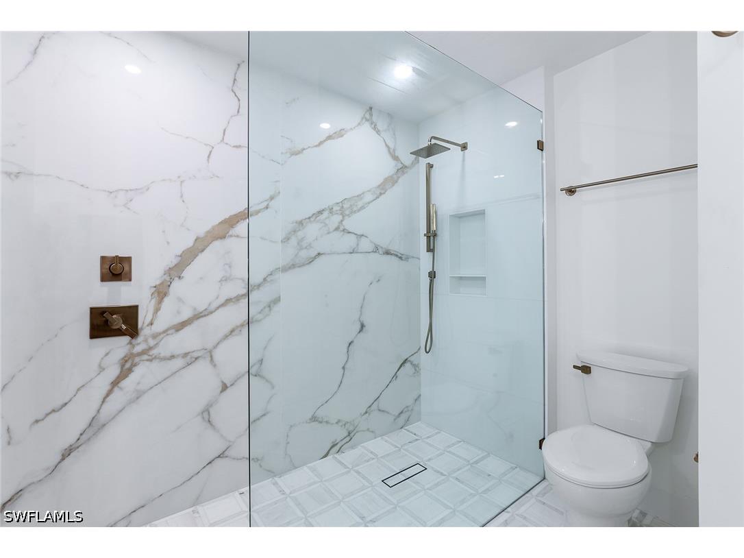 116 Fountain Circle Naples FL 34119 226018734 image12