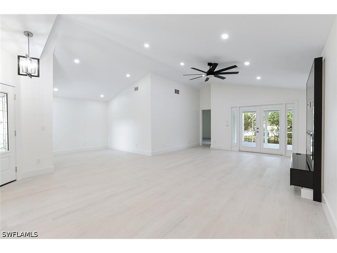 116 Fountain Circle Naples FL 34119 226018734 image19