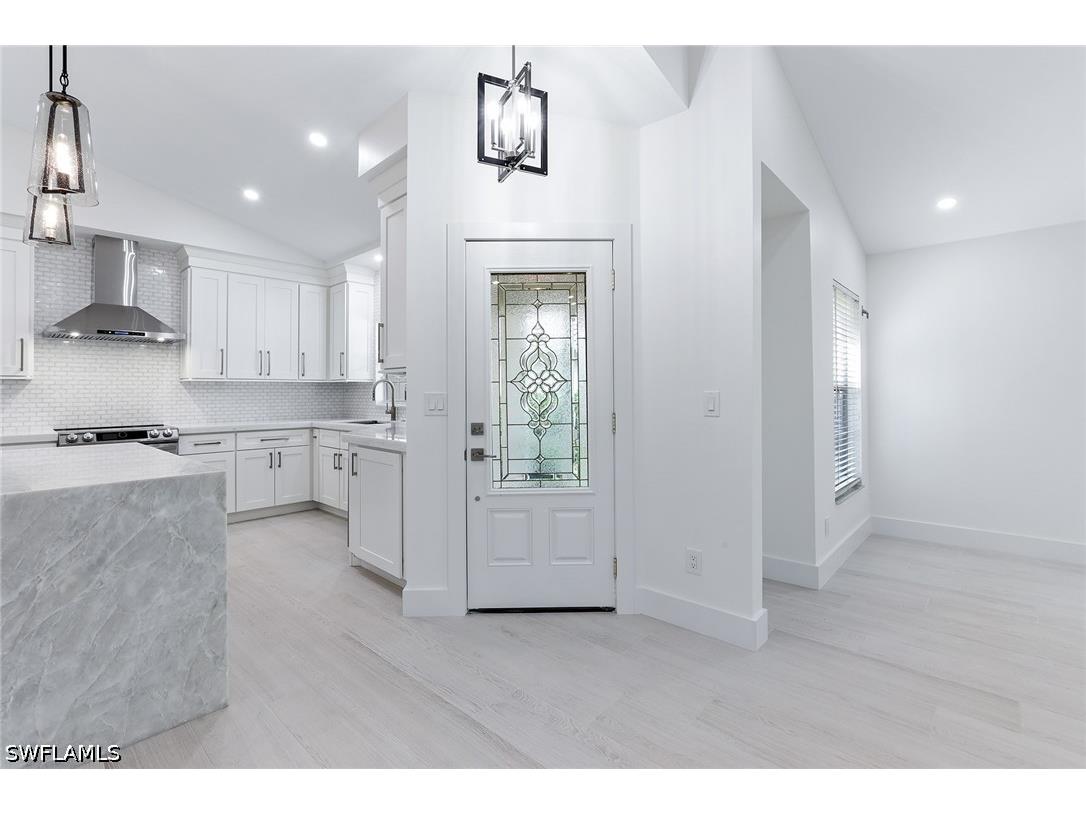 116 Fountain Circle Naples FL 34119 226018734 image5