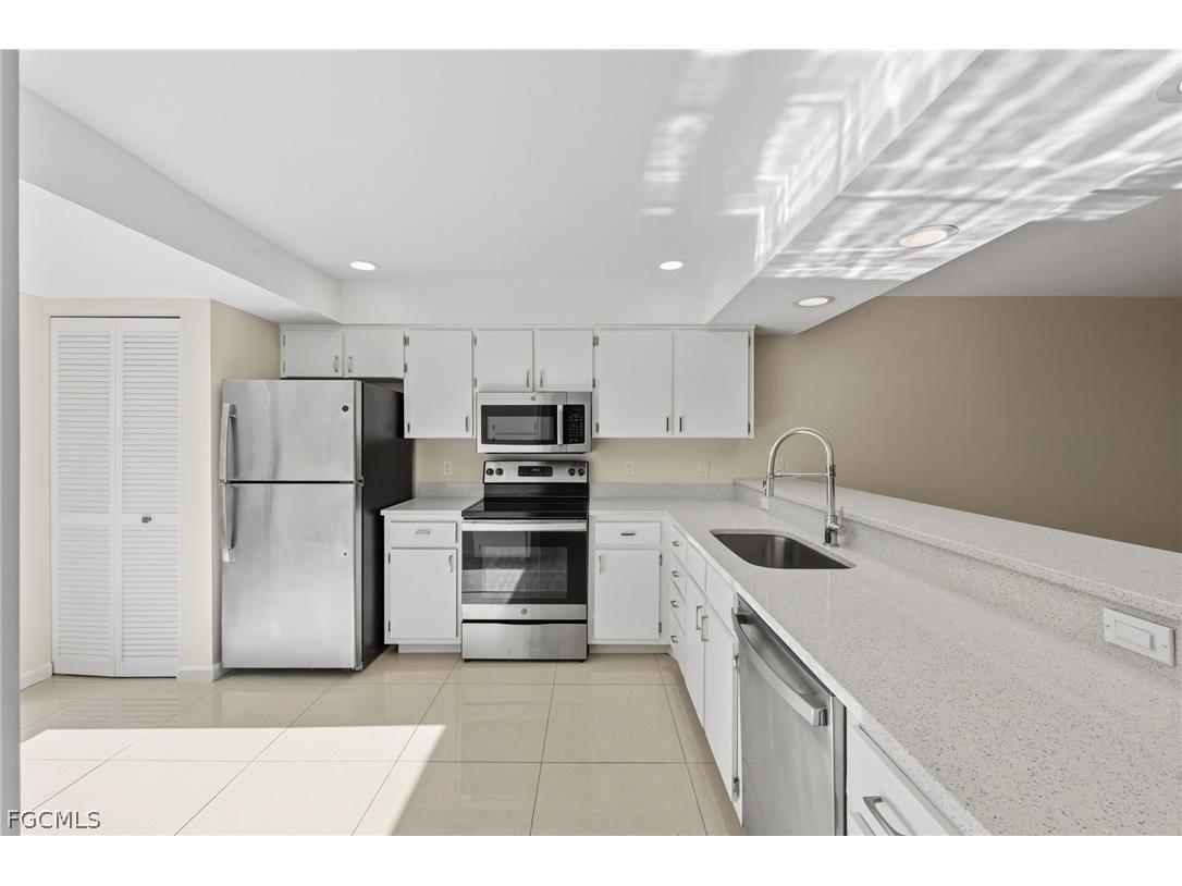 116 Pinebrook Drive Fort Myers FL 33907 2026012112 image3