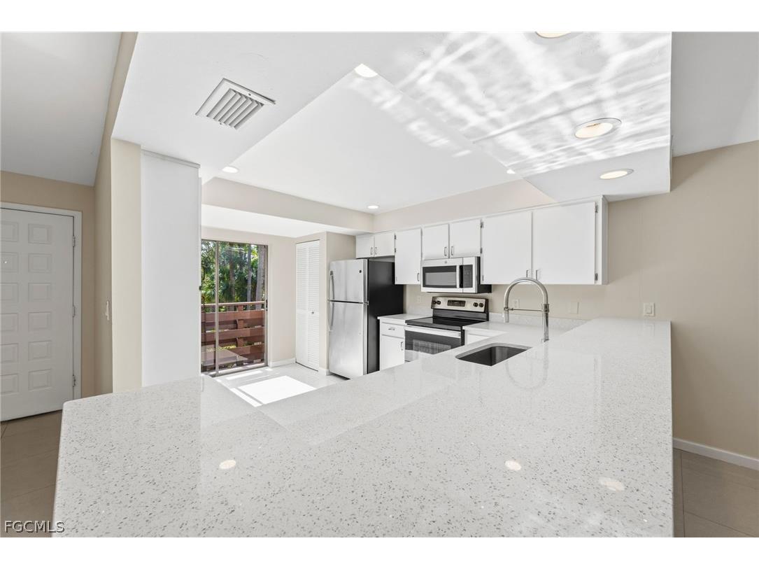116 Pinebrook Drive Fort Myers FL 33907 2026012112 image6