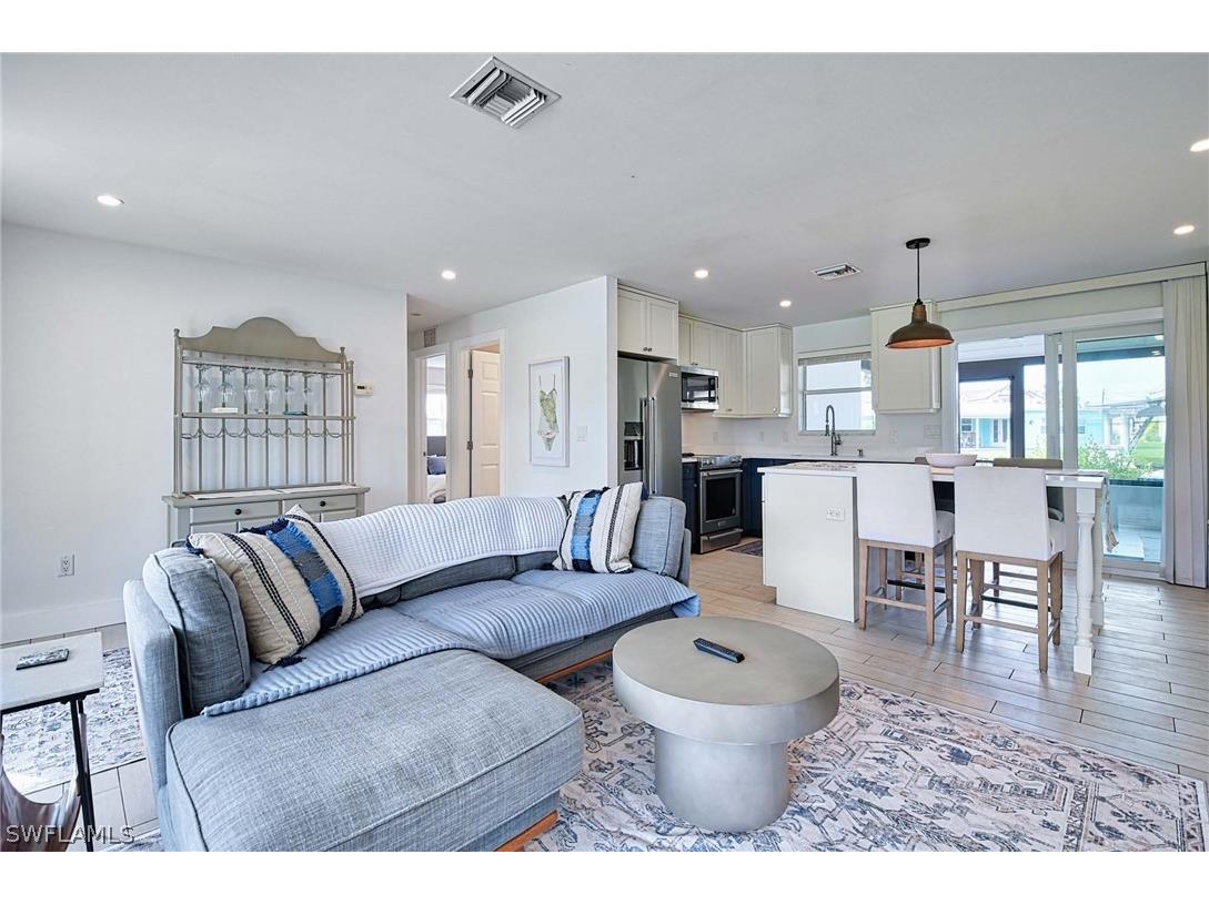 1160 Christopher Court Naples FL 34104 224057893 image1