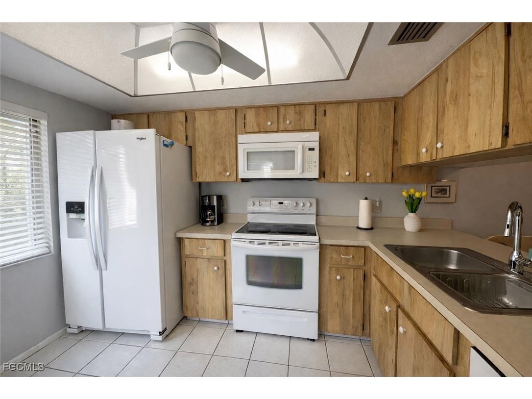 11610 Caravel Circle #104 Fort Myers FL 33908 2025026321 image2