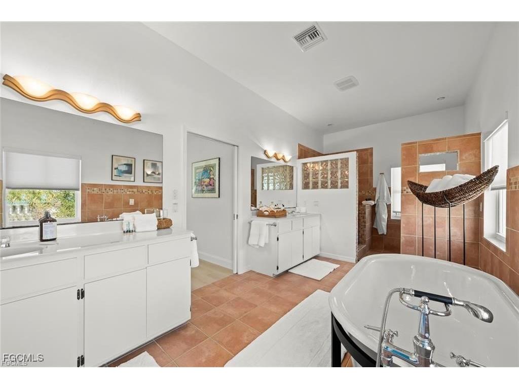 1163 Seagrape Lane Sanibel FL 33957 2025014856 image39