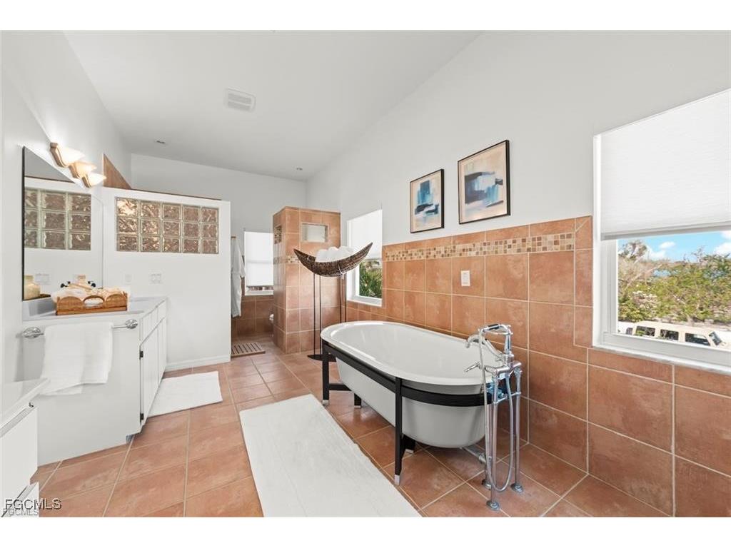 1163 Seagrape Lane Sanibel FL 33957 2025014856 image40