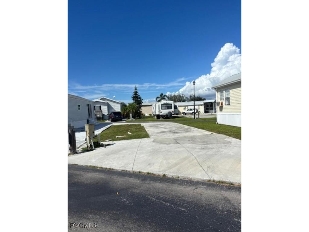 11631 Dawn Cowrie Drive Fort Myers FL 33908 2025017258 image1