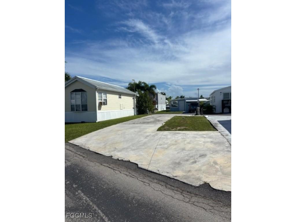 11631 Dawn Cowrie Drive Fort Myers FL 33908 2025017258 image2