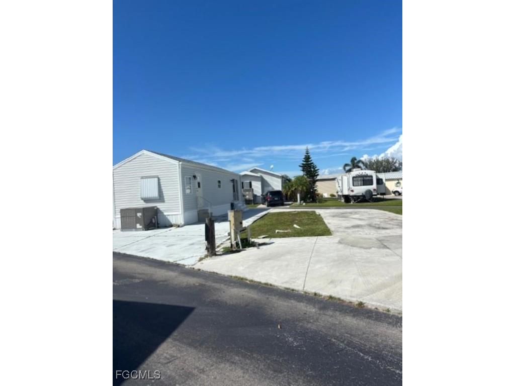 11631 Dawn Cowrie Drive Fort Myers FL 33908 2025017258 image3