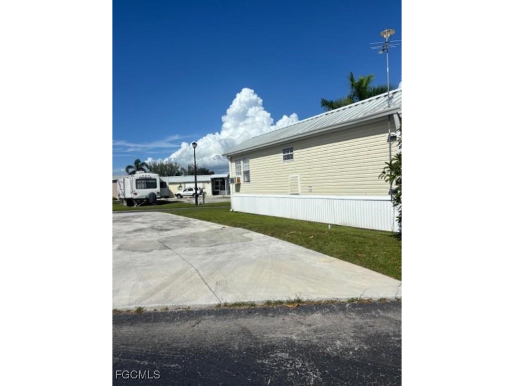 11631 Dawn Cowrie Drive Fort Myers FL 33908 2025017258 image4