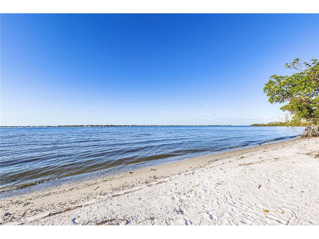 11640 Court Of Palms #303 Fort Myers FL 33908 2026004363 image35