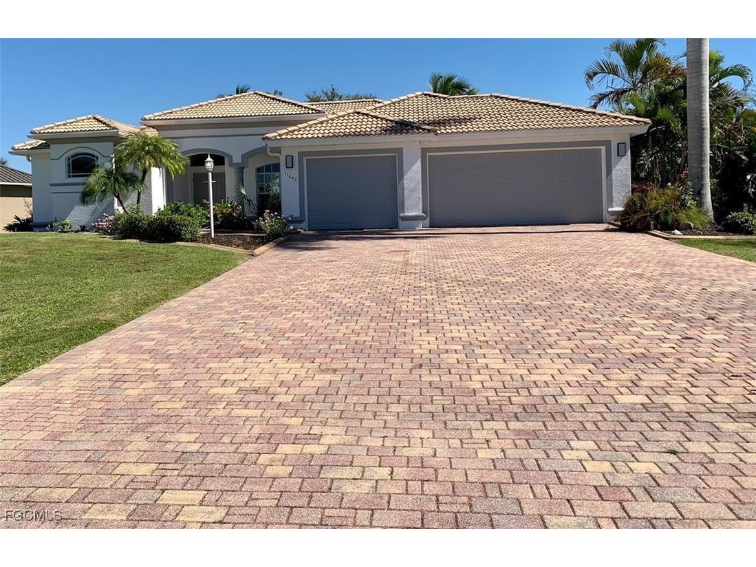 11642 Royal Tee Circle Cape Coral FL 33991 2025021584 image1