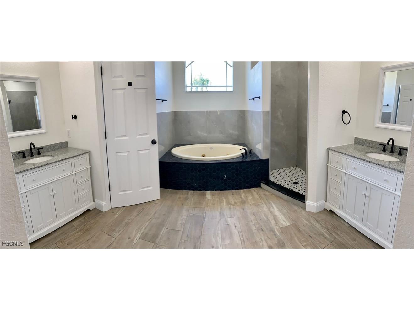 11642 Royal Tee Circle Cape Coral FL 33991 2025021584 image10