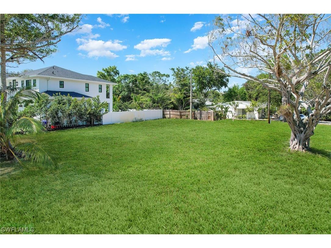 1165 8th Terrace N Naples FL 34102 223020959 image1