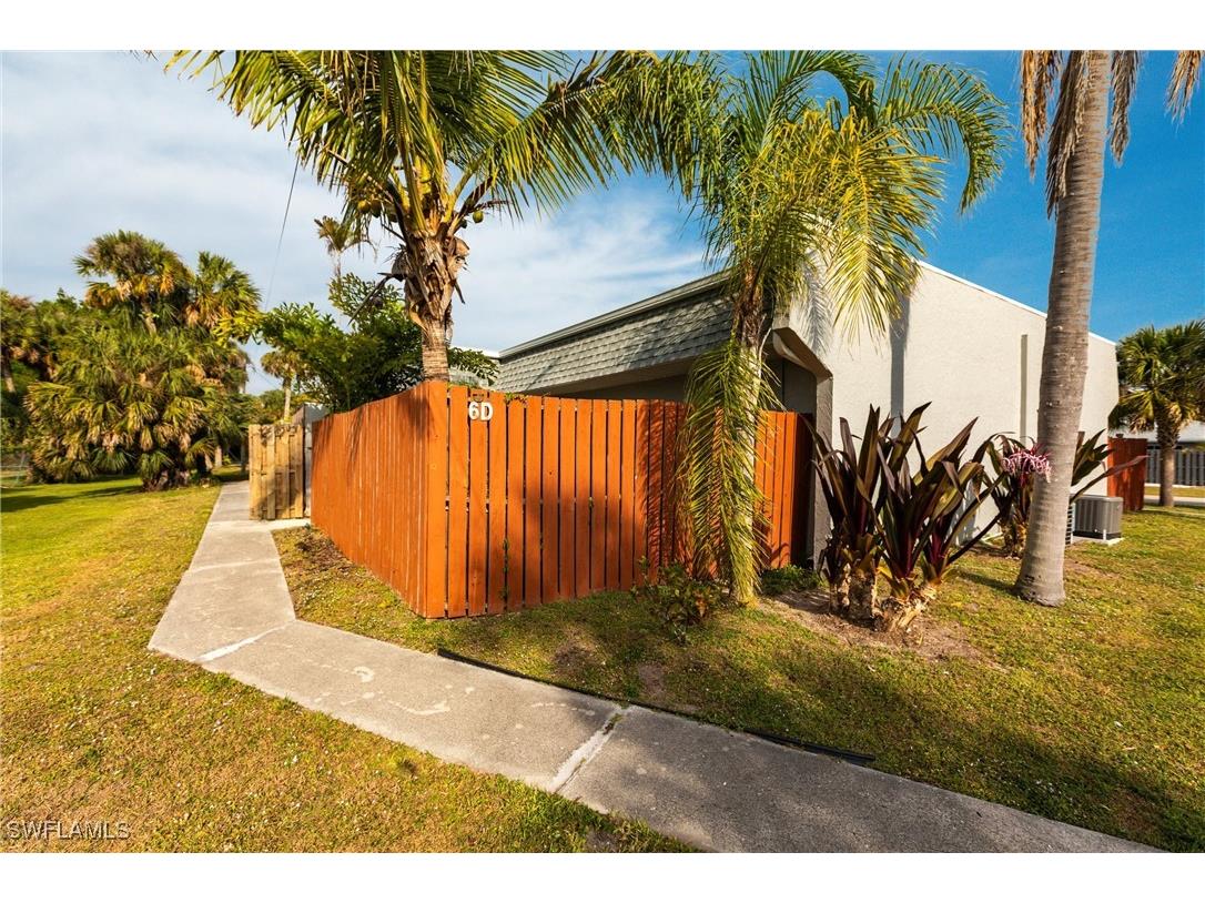 1165 Palm Avenue #6D North Fort Myers FL 33903 225030660 image1