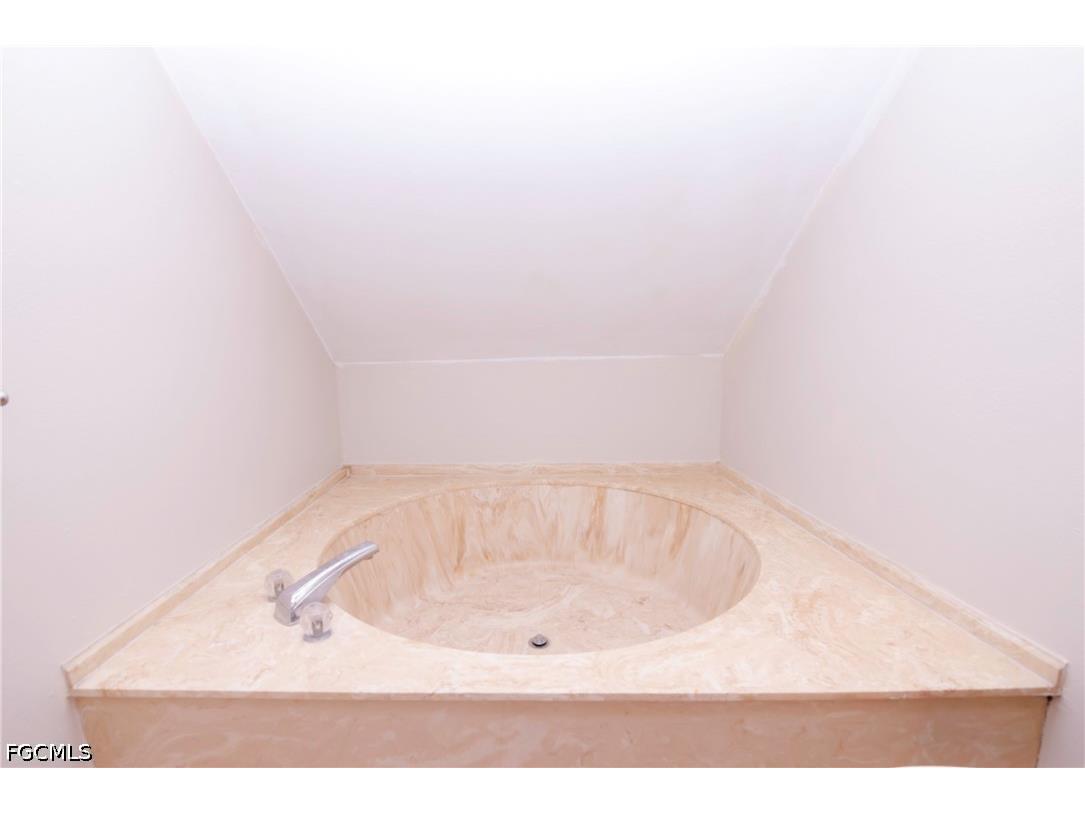 1168 Lake Mcgregor Drive #1D Fort Myers FL 33919 2026021212 image16