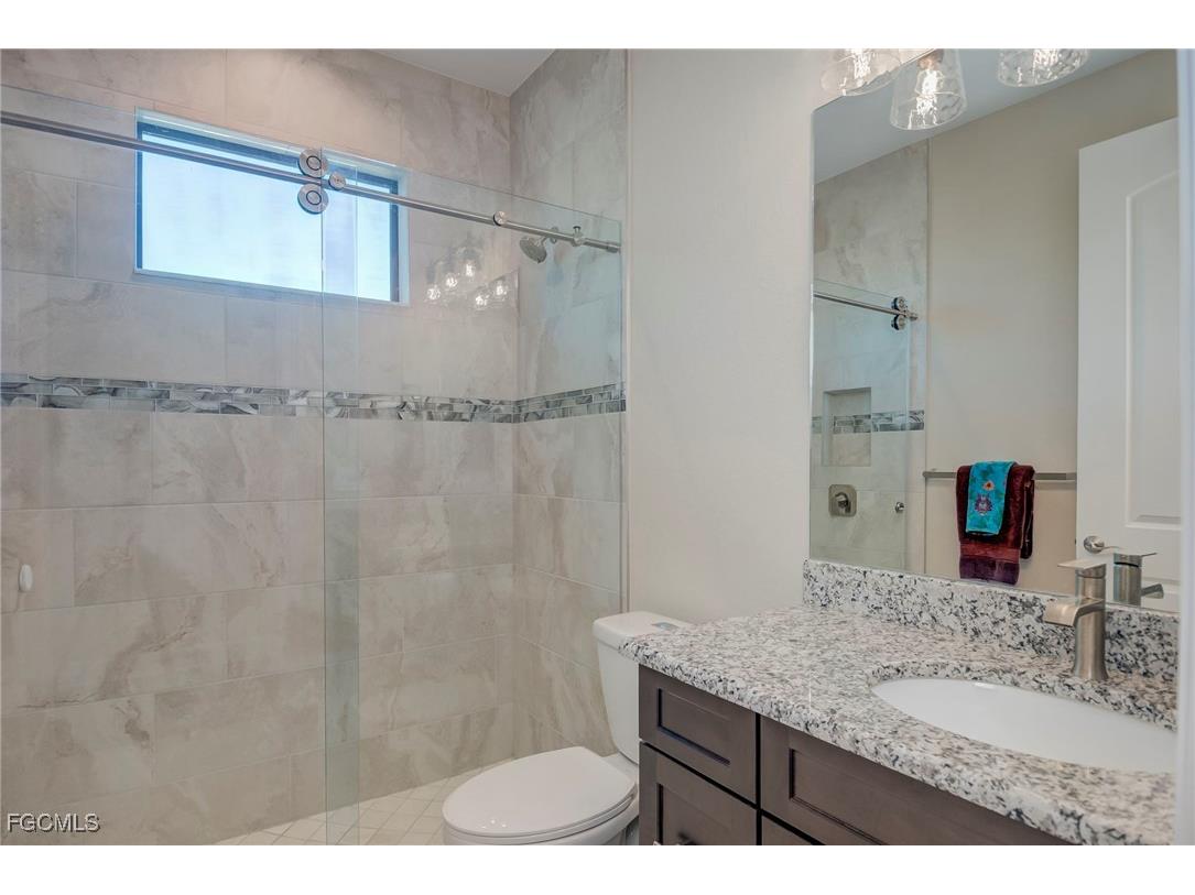 11687 Royal Tee Circle Cape Coral FL 33991 2025016473 image32