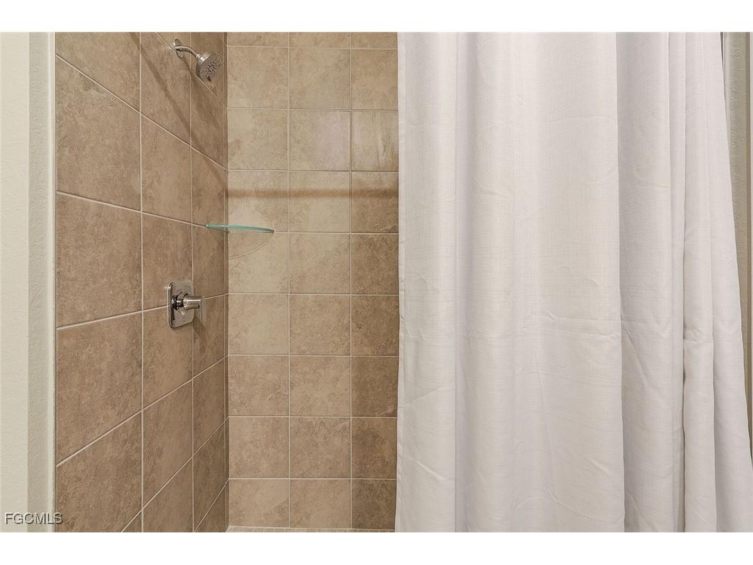 117 NE 7th Terrace Cape Coral FL 33993 2025023294 image17