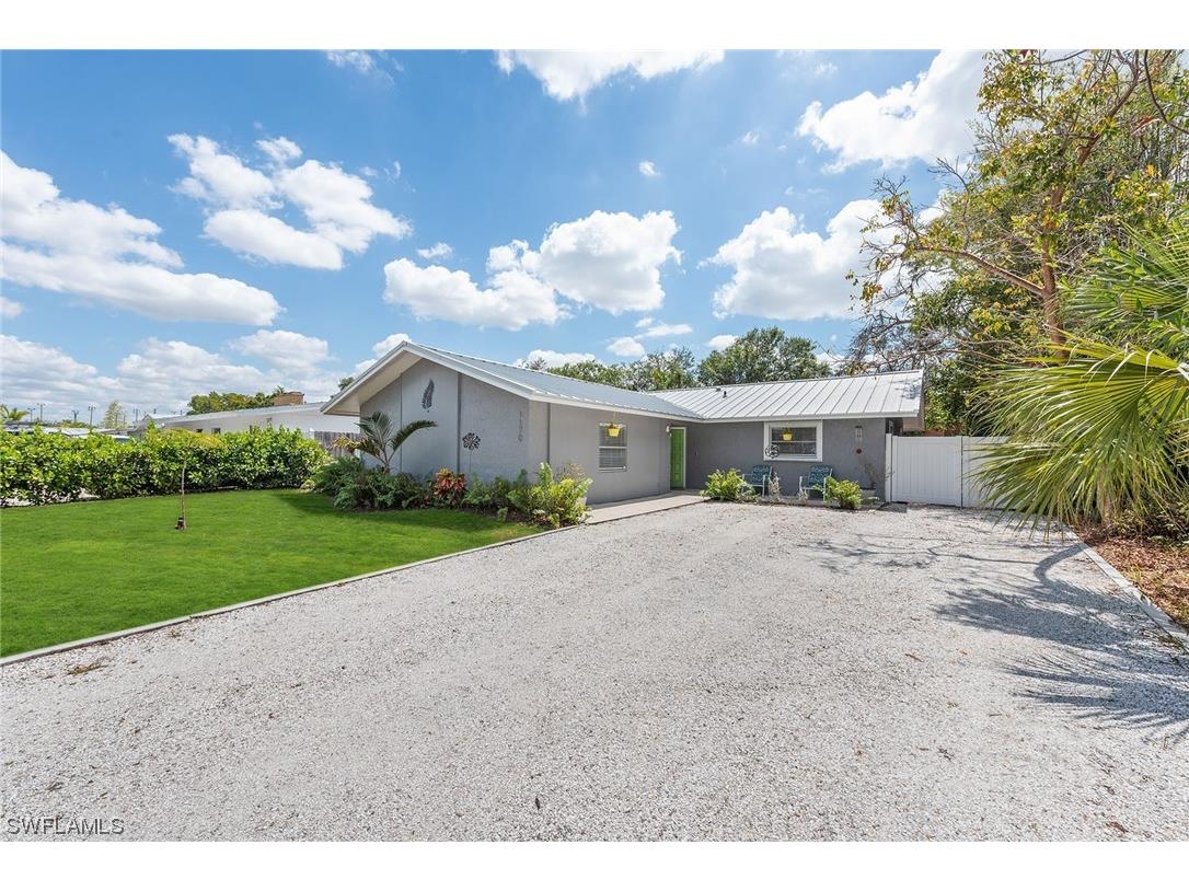 1170 22nd Avenue N Naples FL 34103 223020082 image1