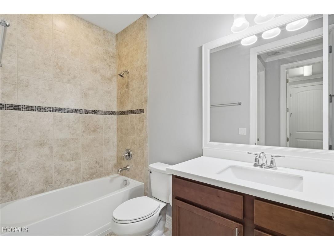 11701 Bowes Circle Fort Myers FL 33913 2025024327 image32