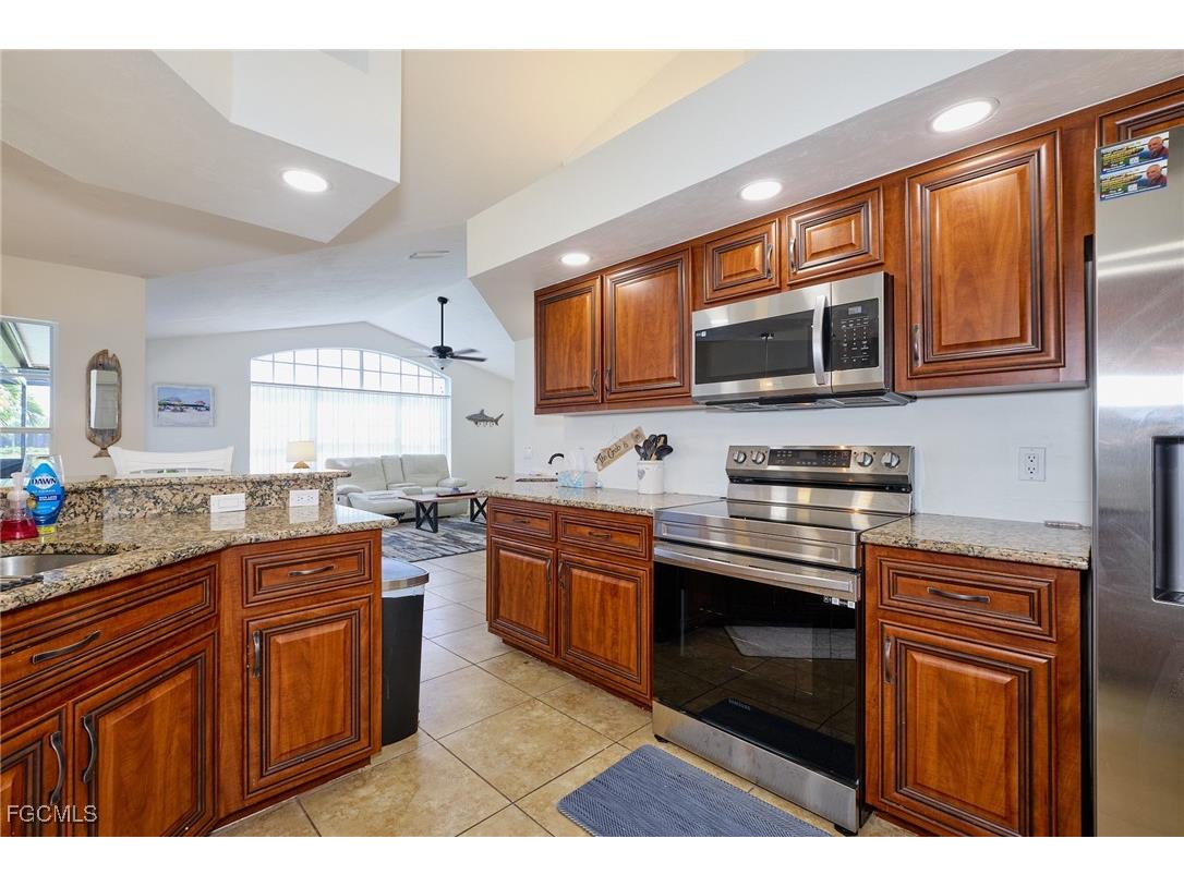 11704 Lady Anne Circle Cape Coral FL 33991 2025013674 image18