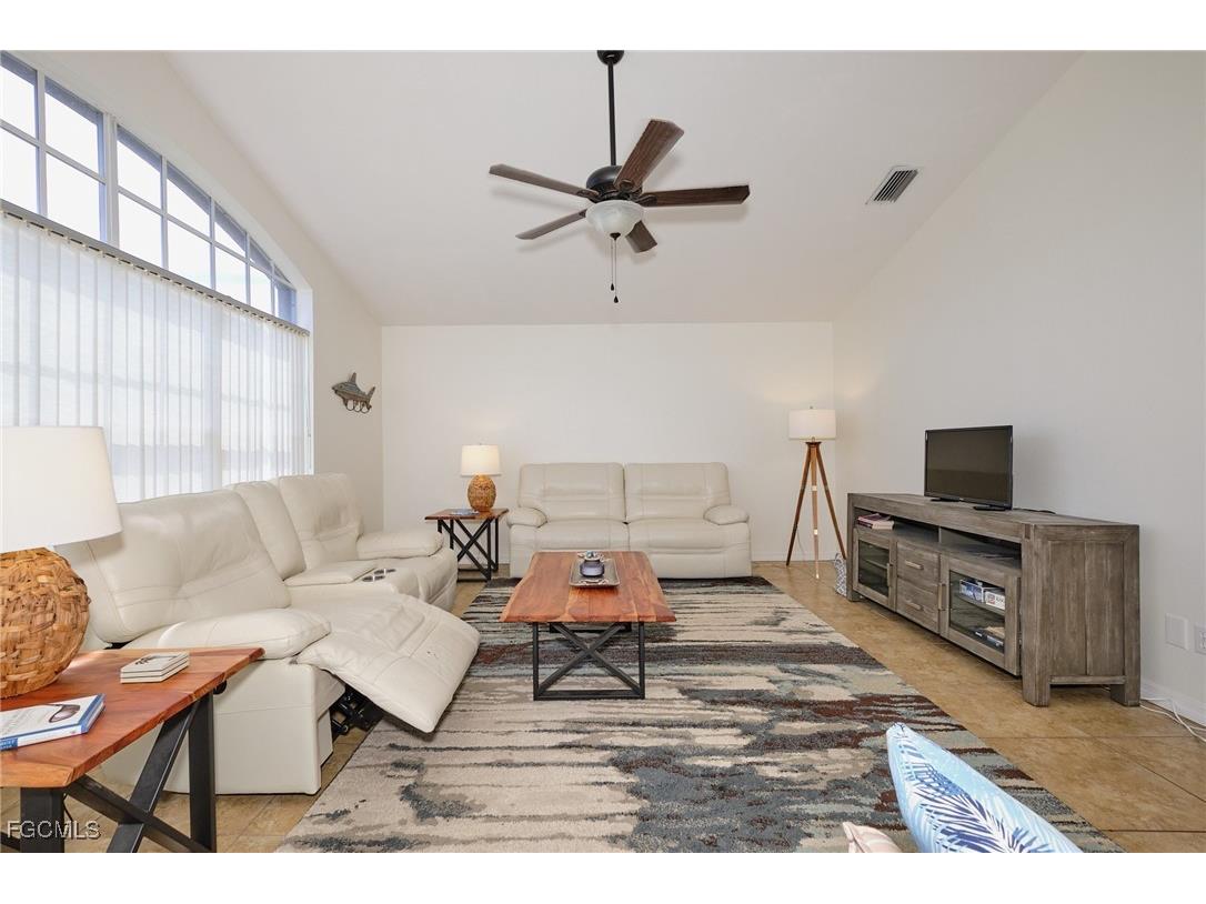 11704 Lady Anne Circle Cape Coral FL 33991 2025013674 image21