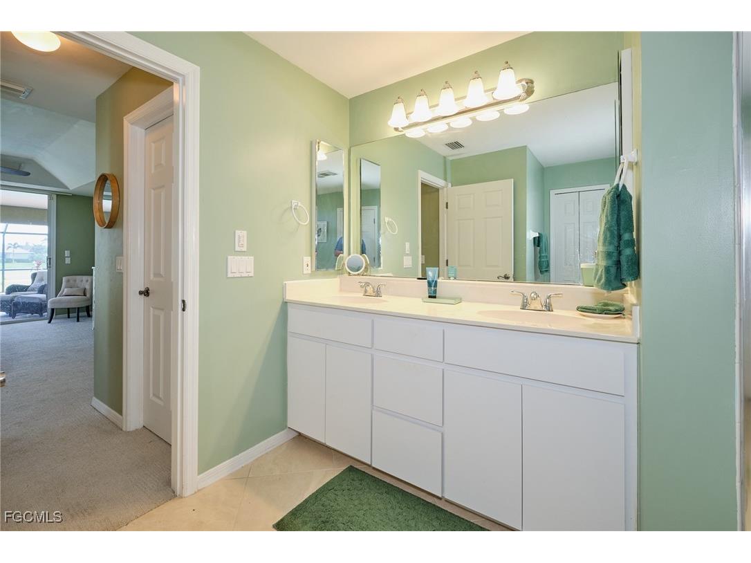 11704 Lady Anne Circle Cape Coral FL 33991 2025013674 image33