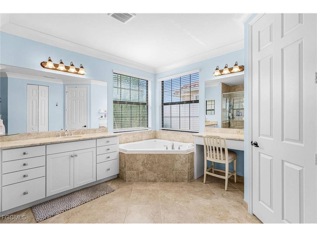 11715 Oakwood Preserve Place Fort Myers FL 33913 2025018923 image16