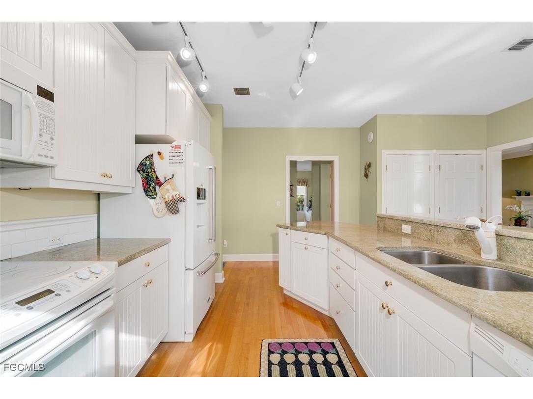 1172 Kittiwake Circle Sanibel FL 33957 2025017262 image24