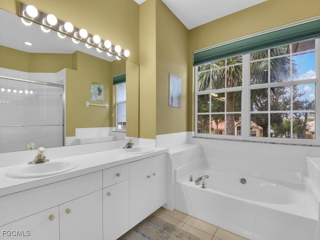 11771 Pinewood Lakes Drive Fort Myers FL 33913 2025010251 image25