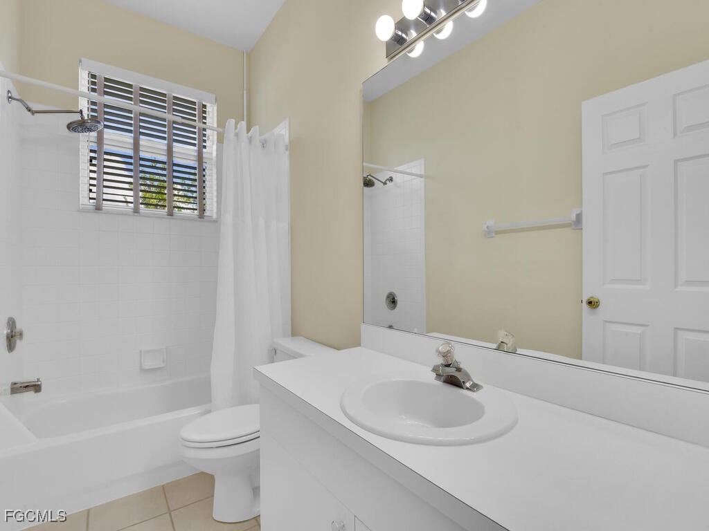 11771 Pinewood Lakes Drive Fort Myers FL 33913 2025010251 image29